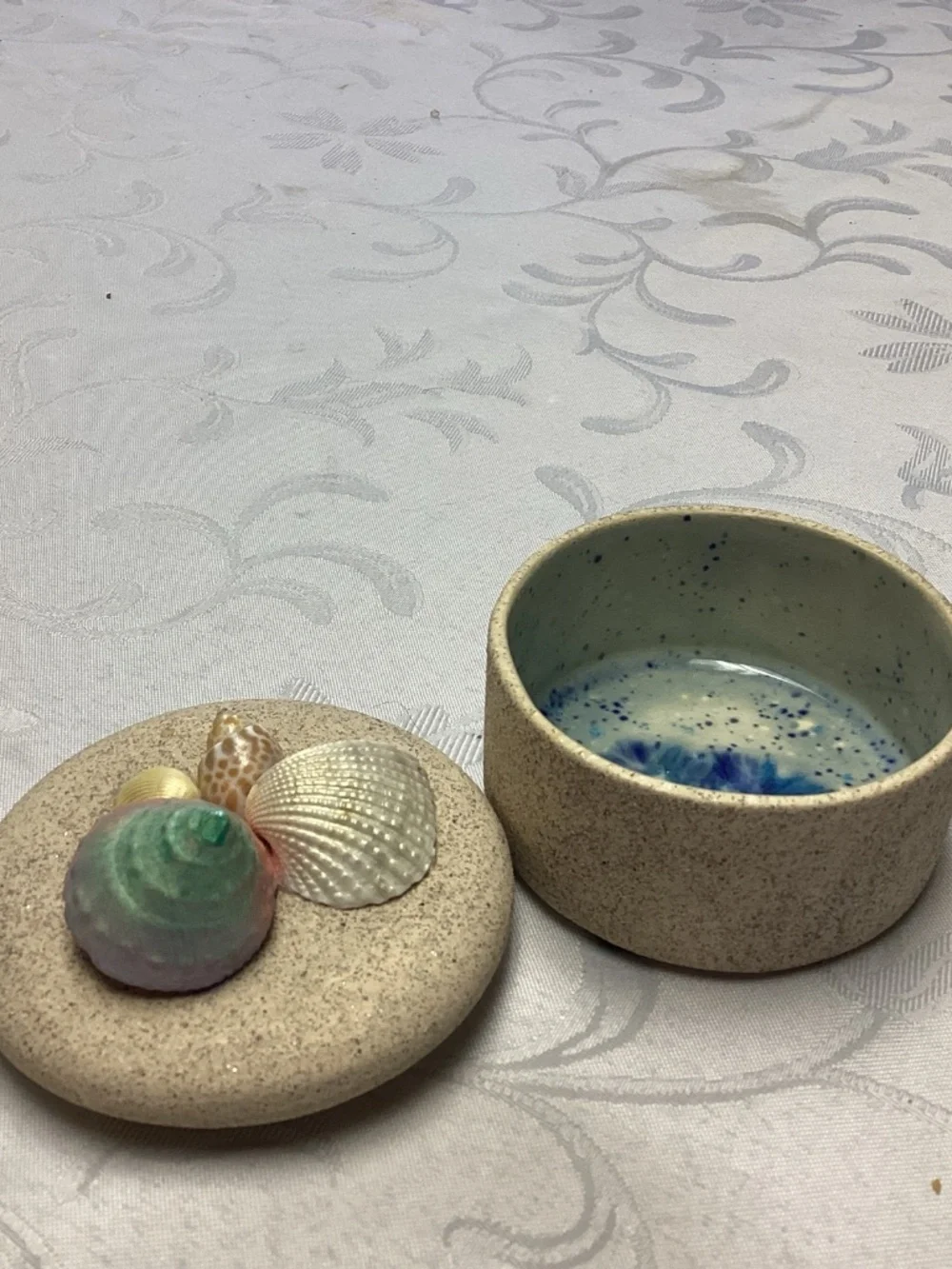 Vintage Ceramic Trinket Box RARE  DESIGN.  SEA SHELL. ART